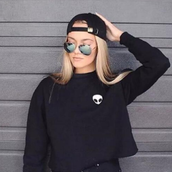 Sweaters - alien cropped pullover crew neck